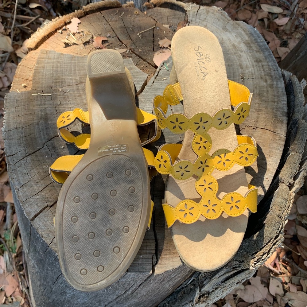 Sandals - Picture 4 of 6